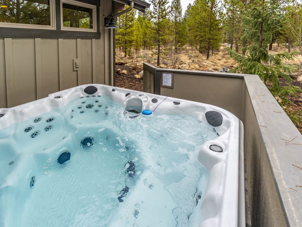 sunriver vacation homes with hot tub