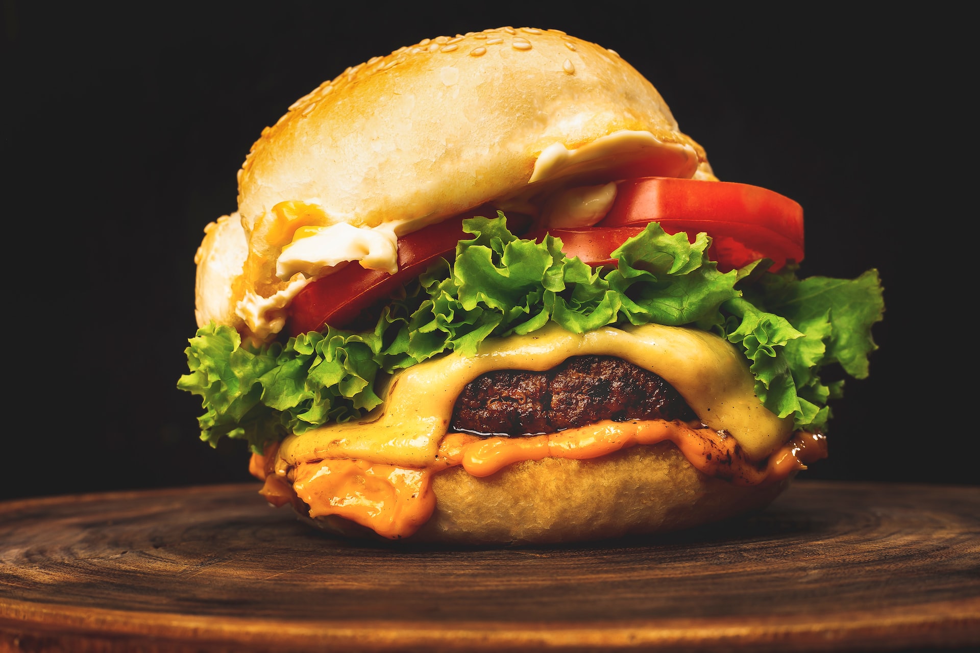 Enjoy a delicious cheeseburger at Seven Brothers restaurant