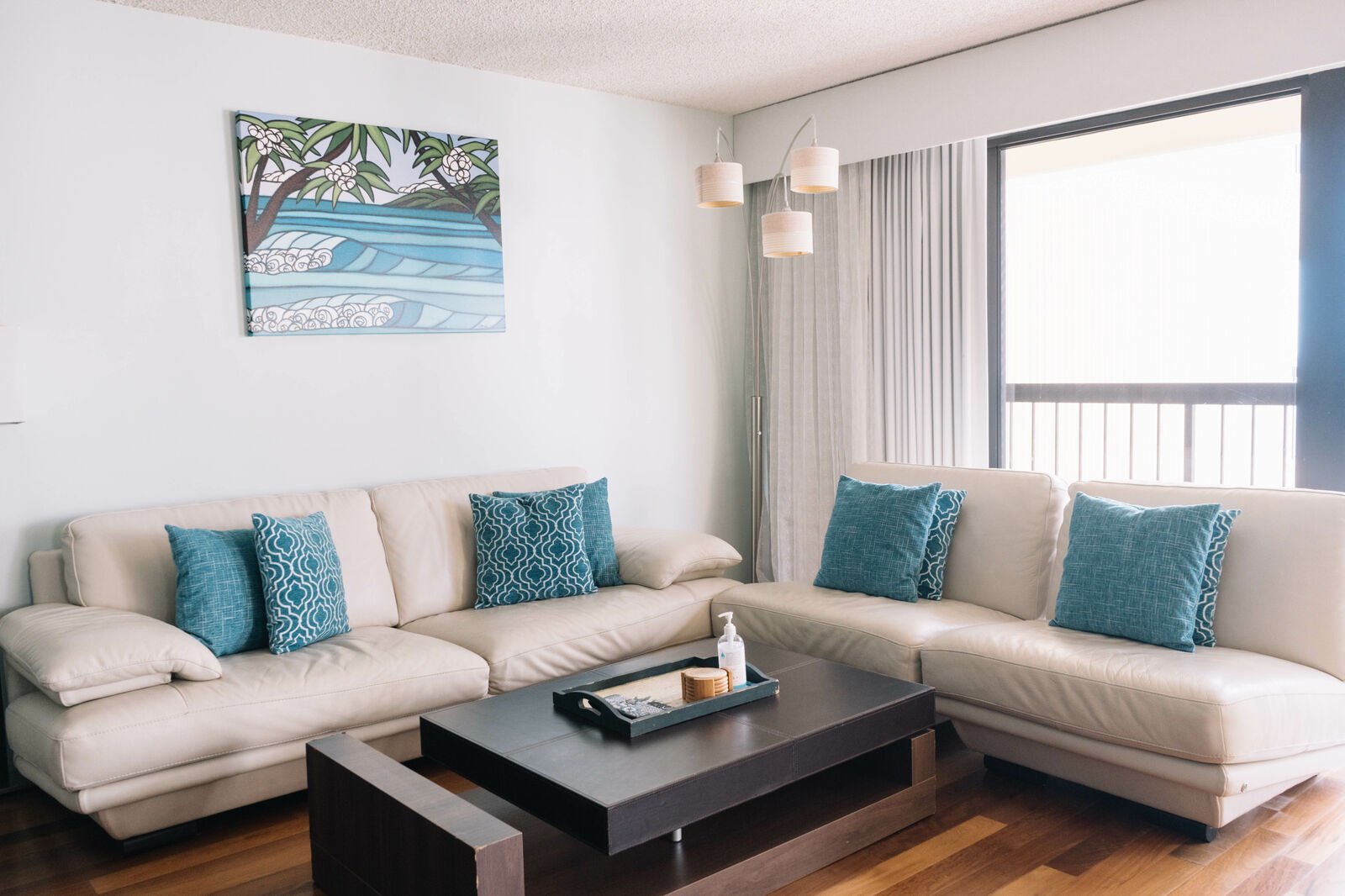 living room in one of our summer rentals on Oahu